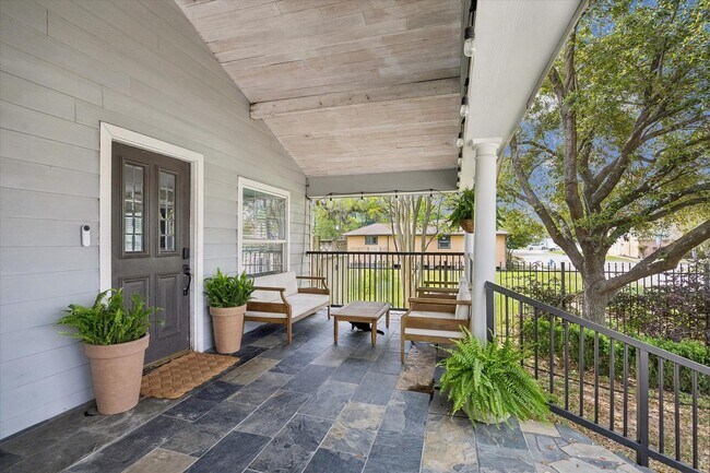 Building Photo - 1410 E 32nd 1/2 St