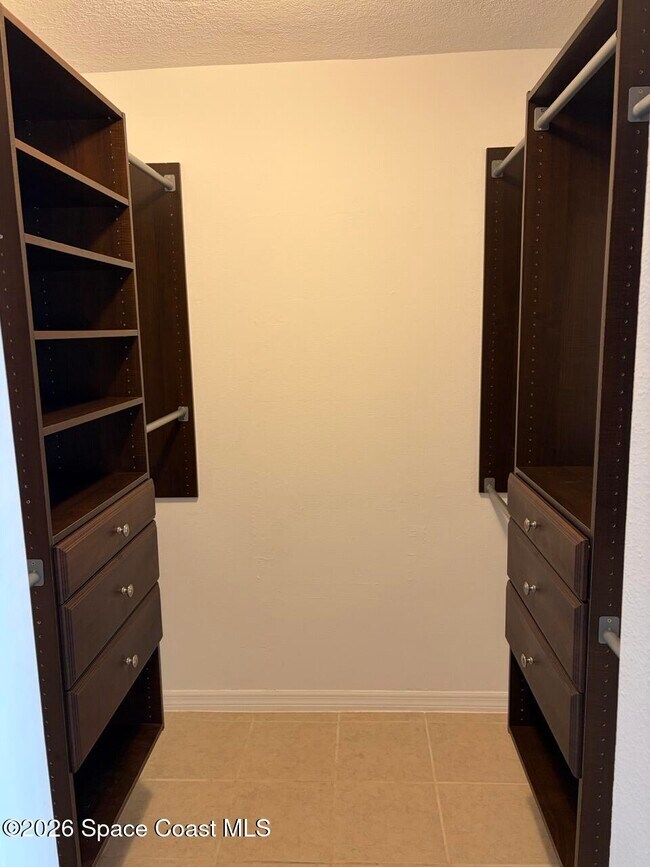 Building Photo - 104 Riverside Dr