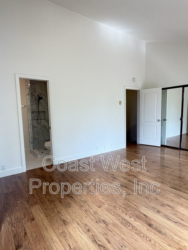 Building Photo - 3310 Via Alicante