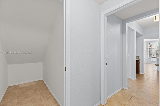 Building Photo - 1309 Belmont Pl