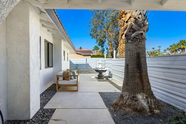 Building Photo - 2171 E Francis Dr