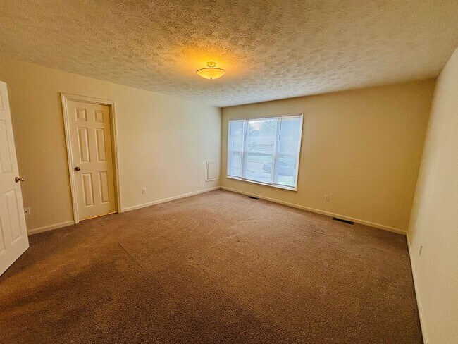 Building Photo - 205 Broce Dr