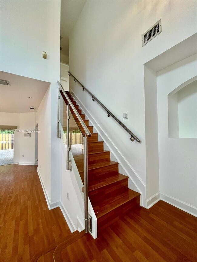 Building Photo - 5871 NW 112th Ct