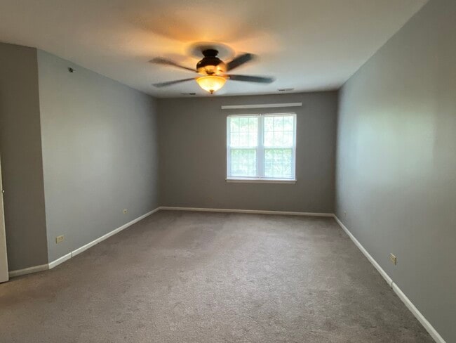 Building Photo - 5S510 Scots Dr