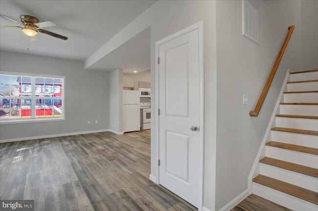 Building Photo - 30 W Dahlgren St