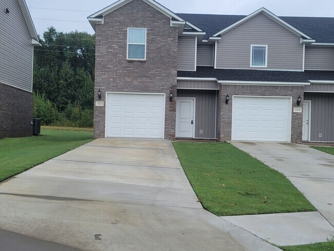 Building Photo - Beautiful 3 Bedroom Townhome in Alma!! *Move in Special*