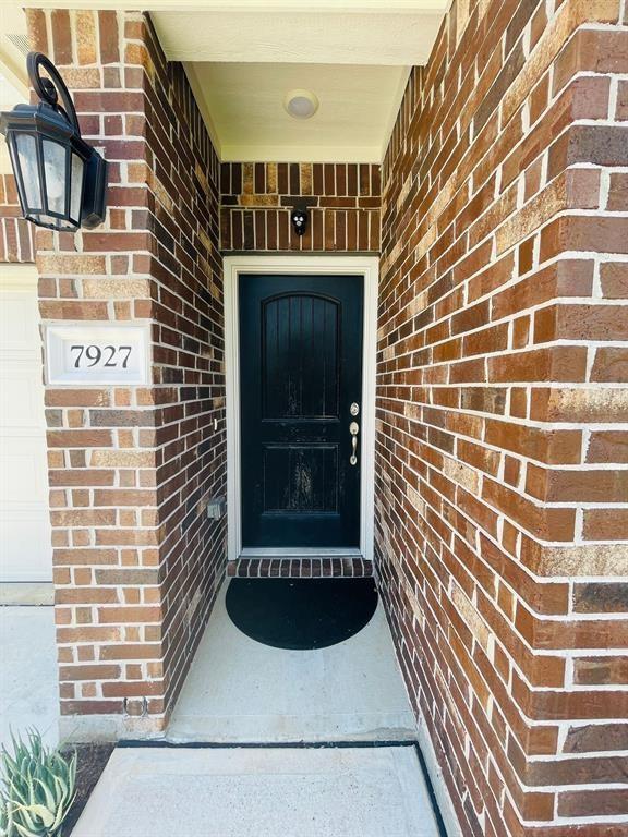 Building Photo - 7927 Tindarey Maple Trace