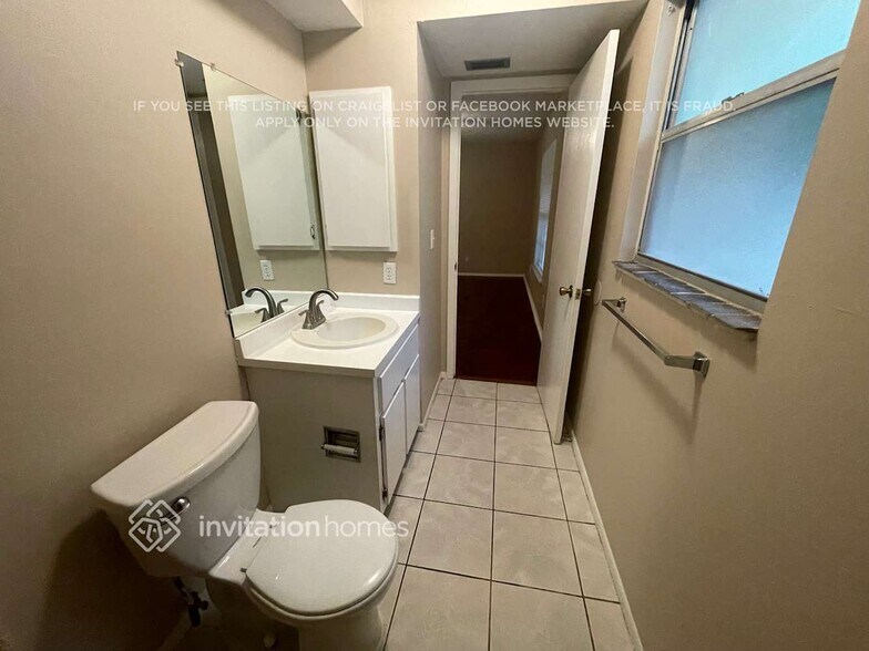 Building Photo - 15732 Treasure Island Ln