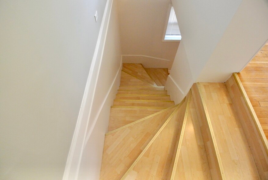 Building Photo - 3809 N Lakewood Ave #1