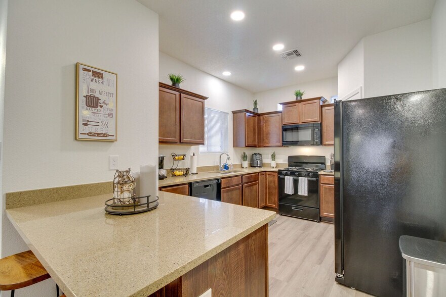 Building Photo - 271 San Clemente Ave NW