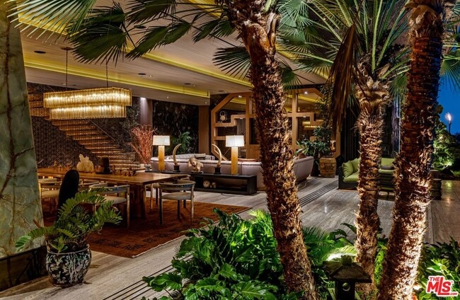 Building Photo - 1851 N Stanley Ave