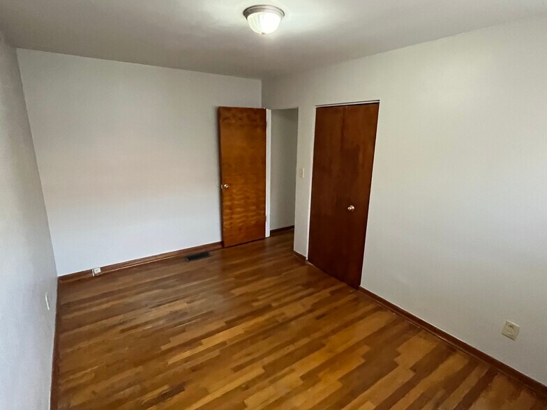 Building Photo - 83 W Dodridge St