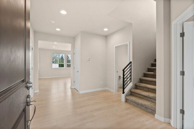Building Photo - 2022 Built 3 Bed 2 Bath Home for Rent in Spanaway!
