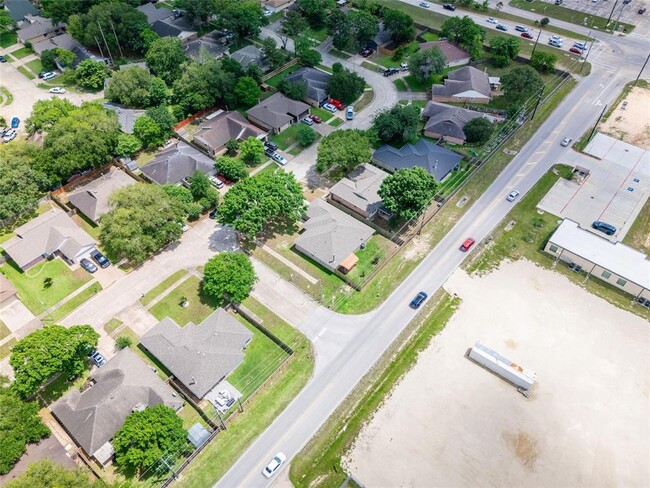 Building Photo - 22142 Pearl Lake Dr