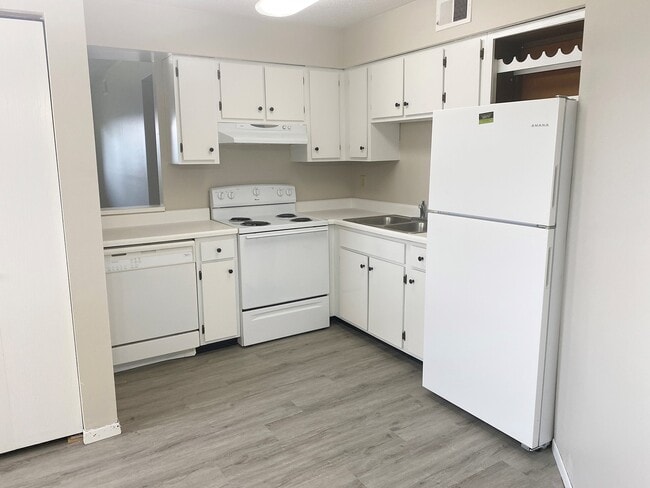 Building Photo - Willow Way