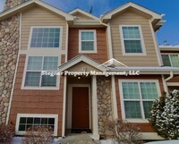 Building Photo - Beautiful Townhome Centrally Located in Fo...