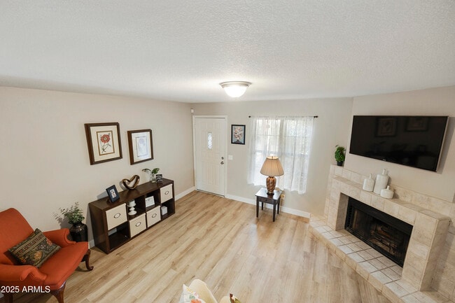 Building Photo - 4901 E Kelton Ln