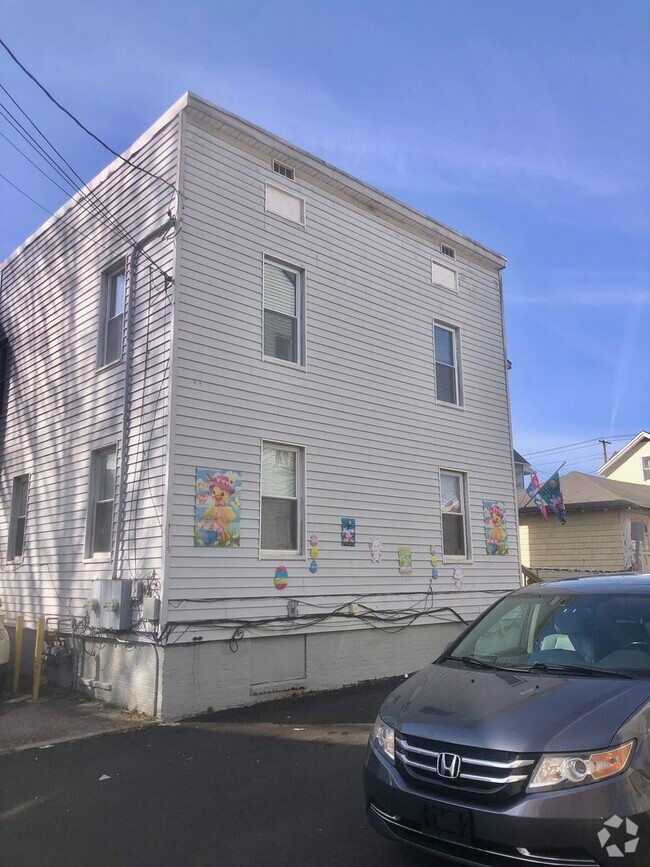 Building Photo - 7 Pork Hollow St