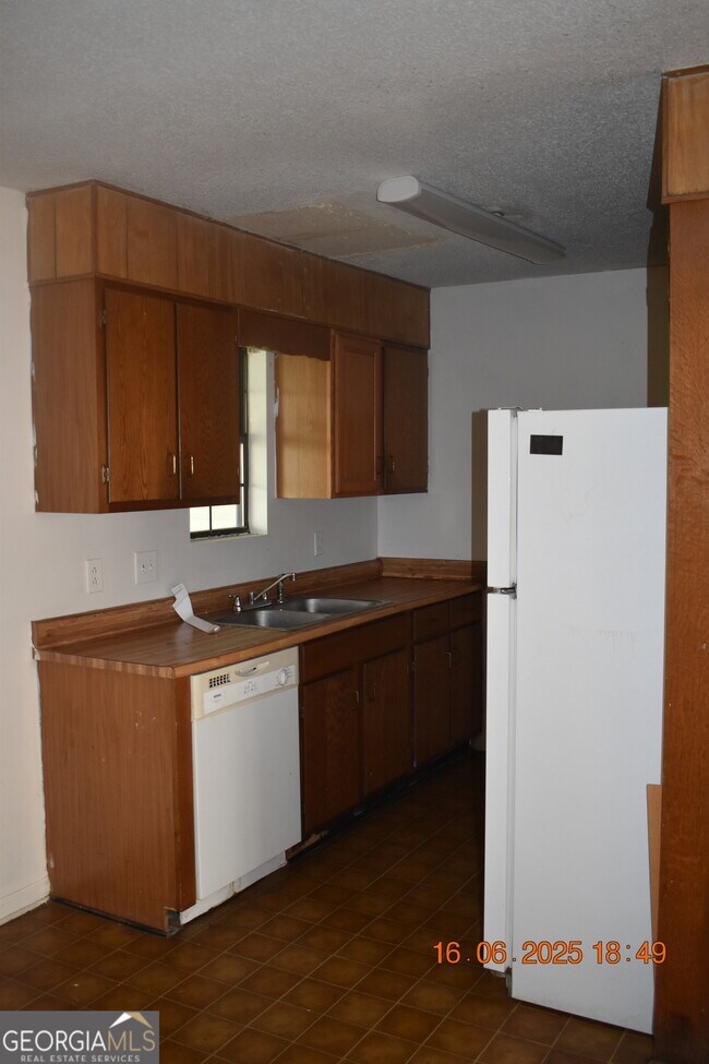 Building Photo - 4934 Log Cabin Dr