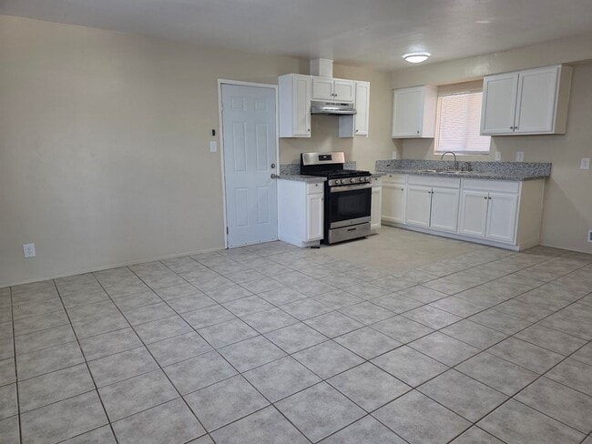 Building Photo - 2805 Cambria Ave
