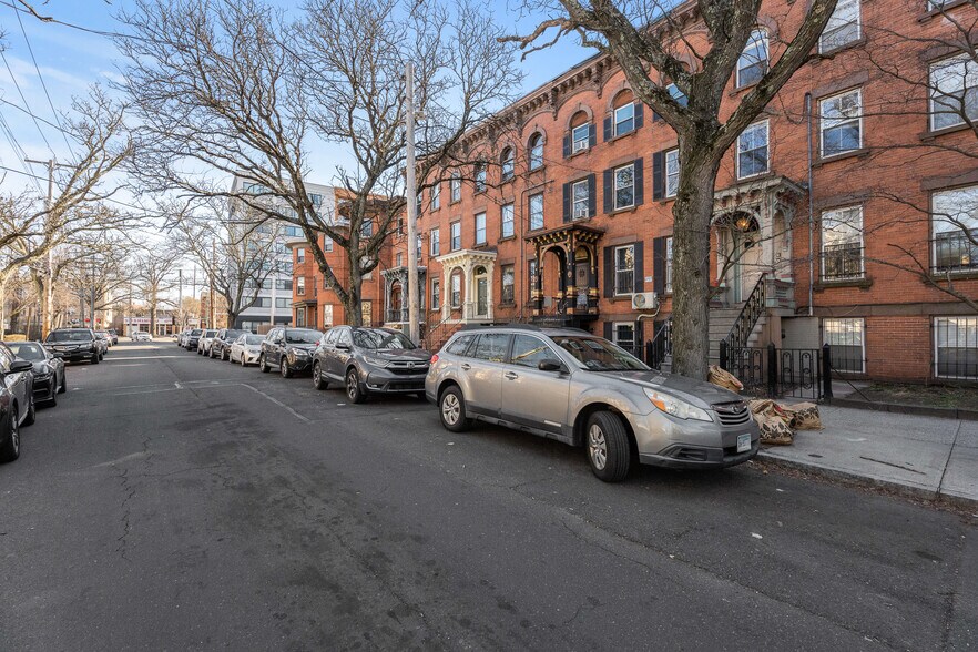 Building Photo - 275 Dwight St