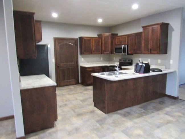 Building Photo - 6400 Keller Cr-- Twin Home