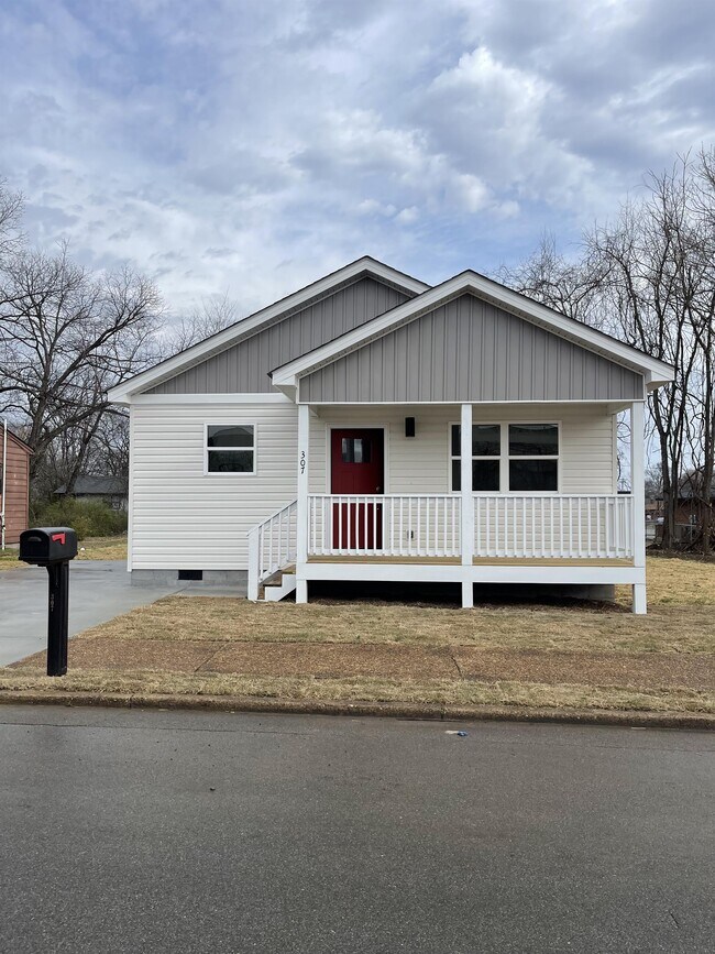 Building Photo - 307 W 42nd St