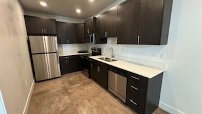 Building Photo - 1 bed 1 bath condo in downtown SLC
