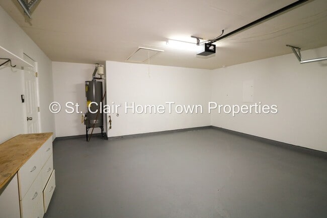 Building Photo - Family Home in Fox Hollow