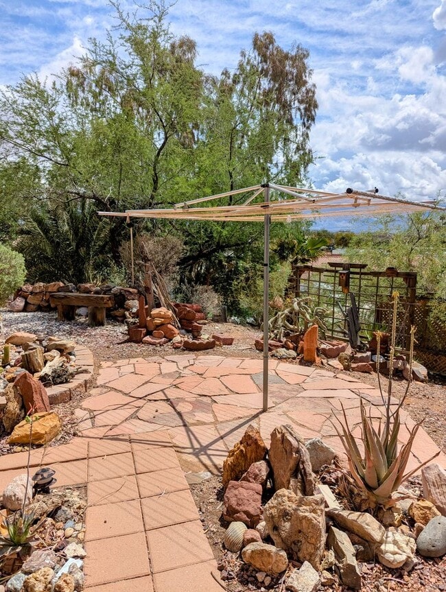 Building Photo - Santa Fe Vistas House!