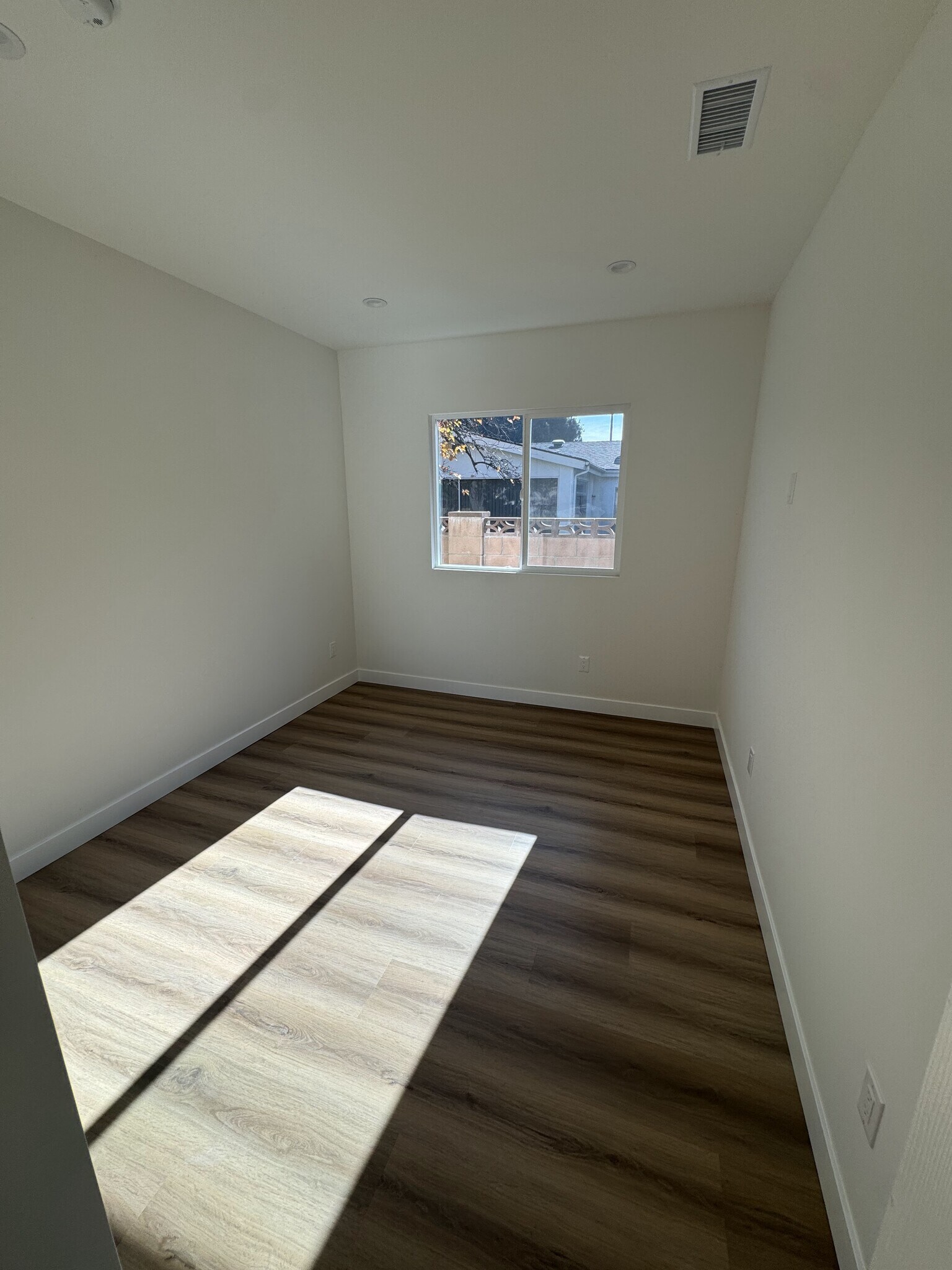 Building Photo - 15920 Eccles St