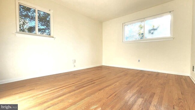 Building Photo - 356 Mockingbird Ave