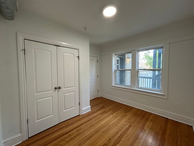 Building Photo - 3018 N Karlov Ave