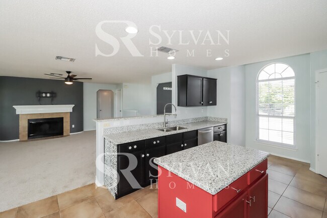 Building Photo - Your dream home awaits!