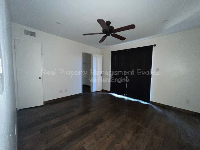 Building Photo - 6565 N 19th Ave