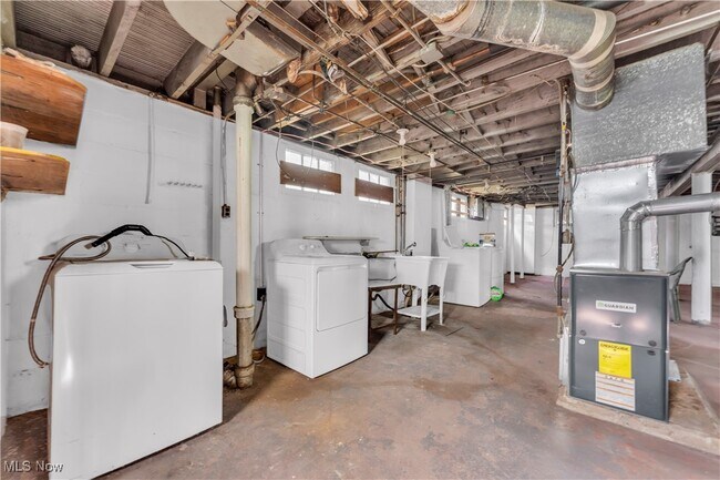 Building Photo - 3209 W 92nd St