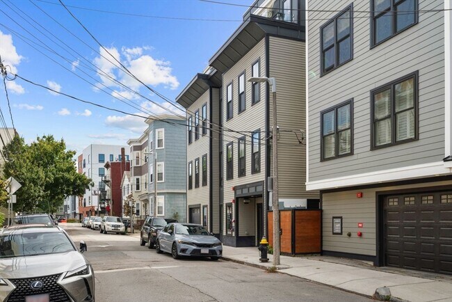 Building Photo - 205 W 8th St