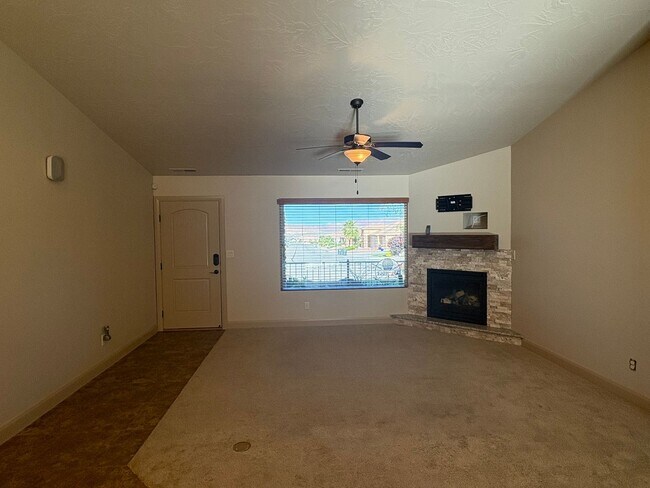 Building Photo - Beautiful Home In Hurricane