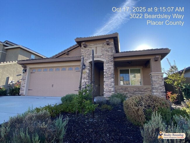 Building Photo - Pristinely Maintained Roseville Home with ...