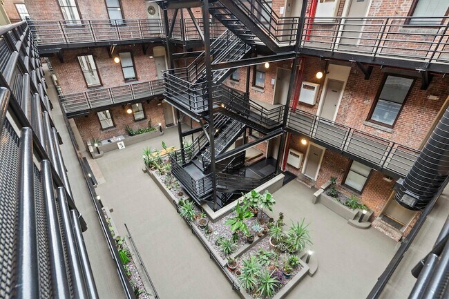 Building Photo - 187 Wayne St