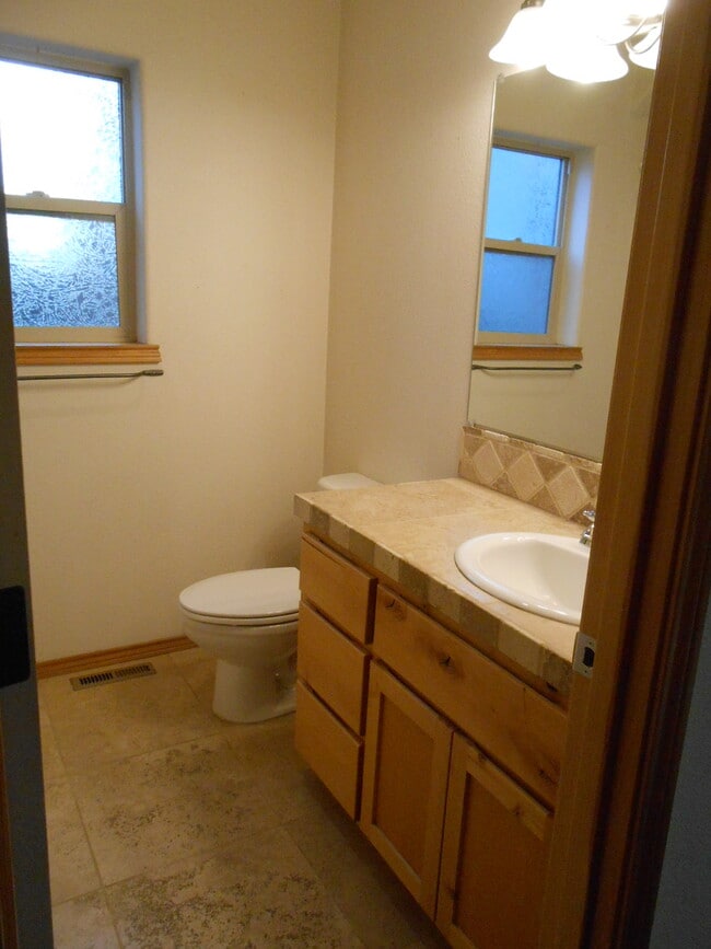 Building Photo - 1021 SW Crosscut Ct