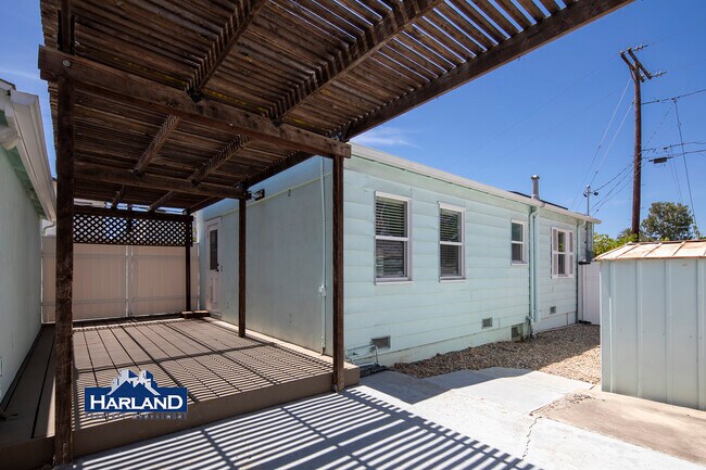 Building Photo - 4255 Parks Ave