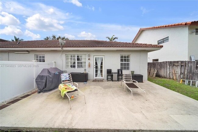 Building Photo - 7567 N Augusta Dr