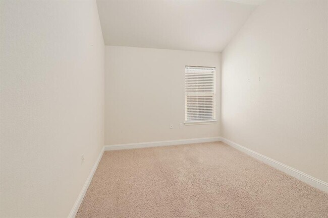 Building Photo - 14201 Tyburn Trail