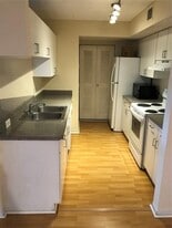 Building Photo - 470 S Park Rd