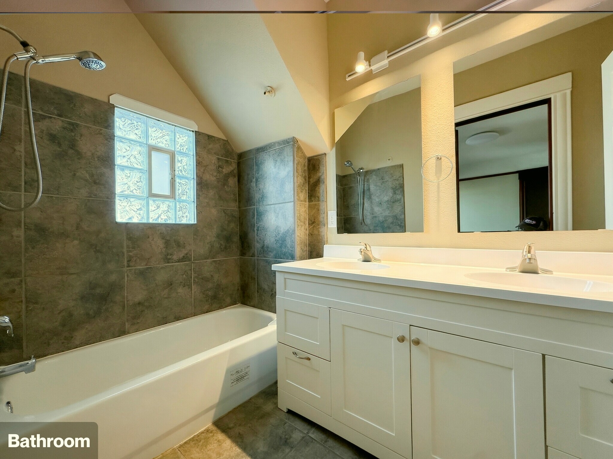 Bathroom - 2613 Bryant Ave S