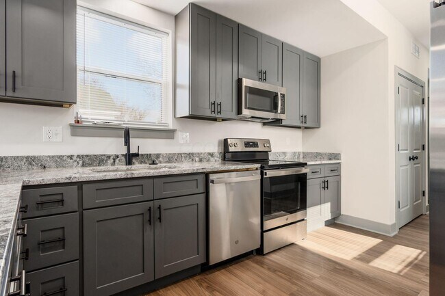 Building Photo - 172 Whitethorne Ave