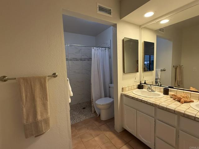 Building Photo - 3439 Lakewood St