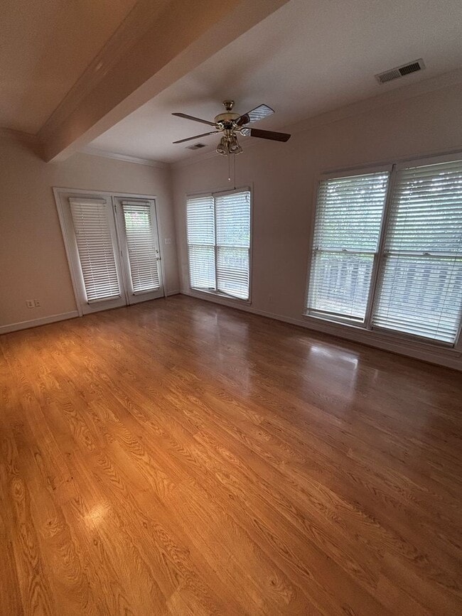 Building Photo - 2 Bed 2 Bath House for rent in time for the school year.