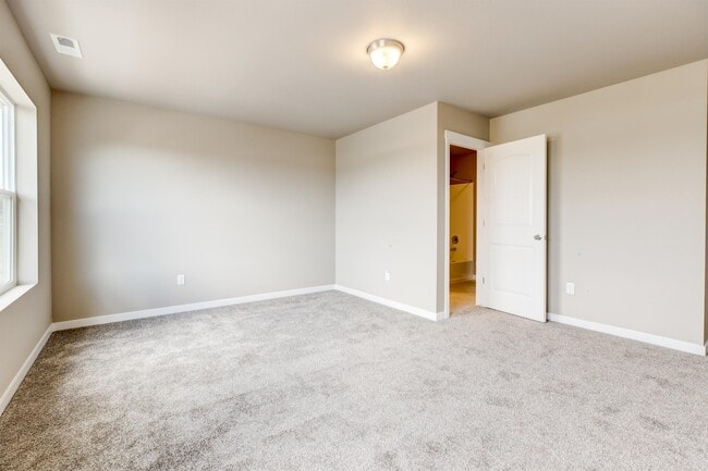 Building Photo - 4685 Pleasant Port View